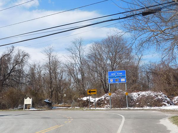 NY 25 in Orient Point after leaving the Cross Sound Ferry