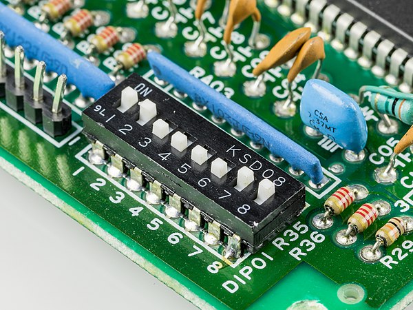 Eight-contact DIP switch with 0.3" wide 16-pin (DIP-16N) footprint