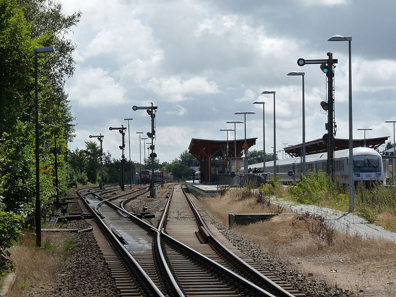 File:Niebüll old signals 2015.jpg