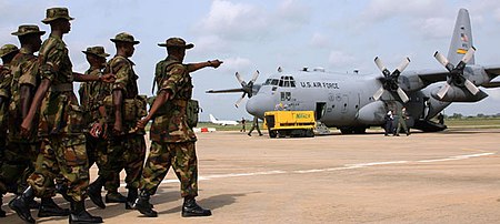Tập_tin:Nigerian_troops_with_US_C130.jpg