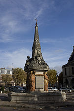 Noyon-Fontaine du Dauphin.jpg