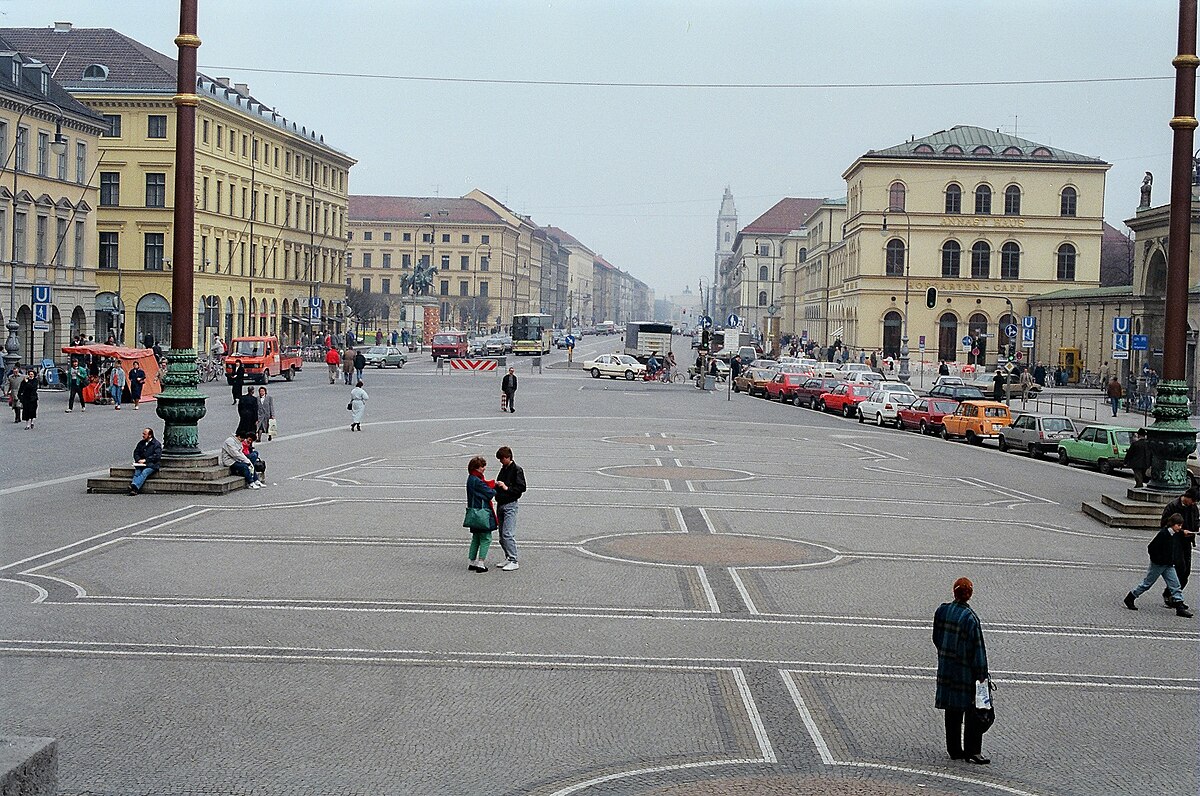 File:Odeonsplatz Munich 1987.jpg - Wikimedia Commons