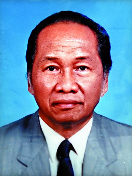 File:Official Portrait of Arnold Achmad Baramuli (1999).jpg