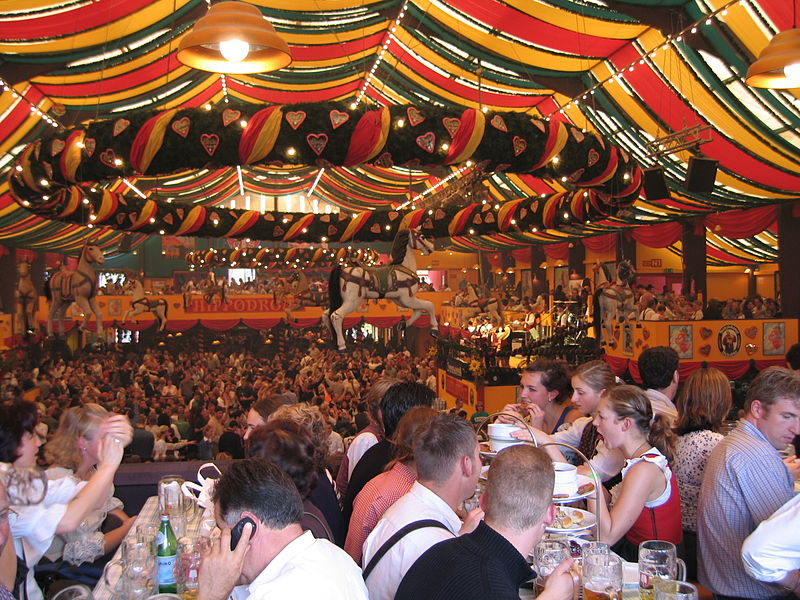 File:Oktoberfest inside Hippodrom.jpg