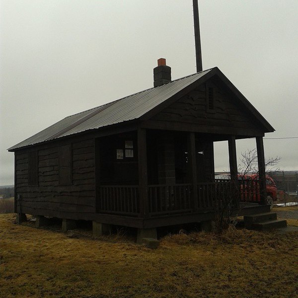 File:Old Ranger Cabin on Berry Hill 2015.jpg