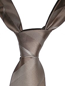 A small knot Oriental tie knot.jpg