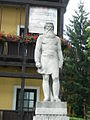 Herman Ottó szobra Miskolcon a Herman Ottó Múzeum előtt