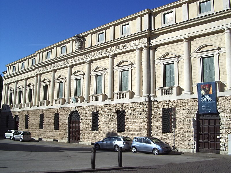 File:Palazzo vescovile e museo diocesano Vicenza 5-5-2009.jpg