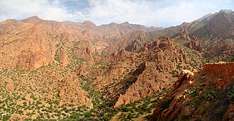 A section of the Anti-Atlas near Tafraout Panorama Djebel el Kest.jpg