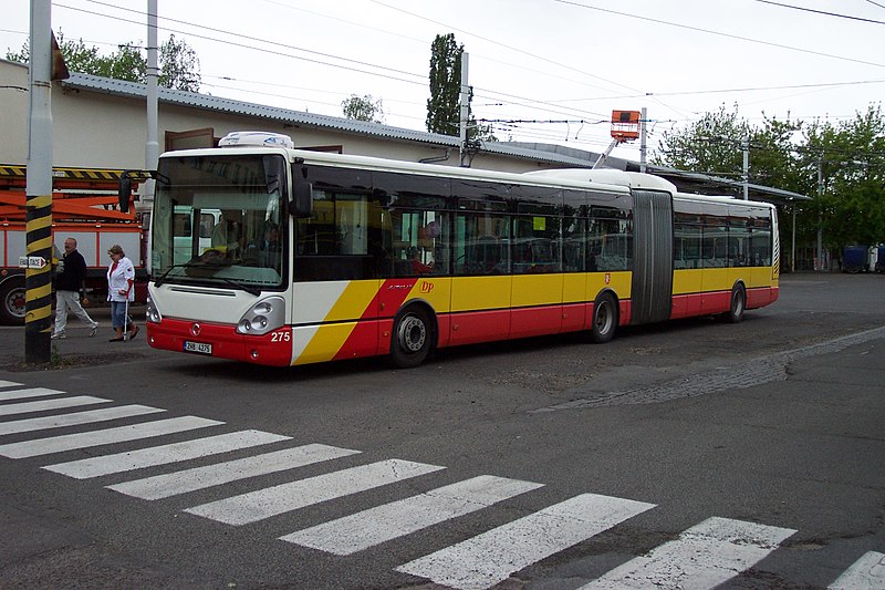 File:Pardubice, Vozovna Dukla, Irisbus Citybus (kloubový, Hradec Králové).JPG