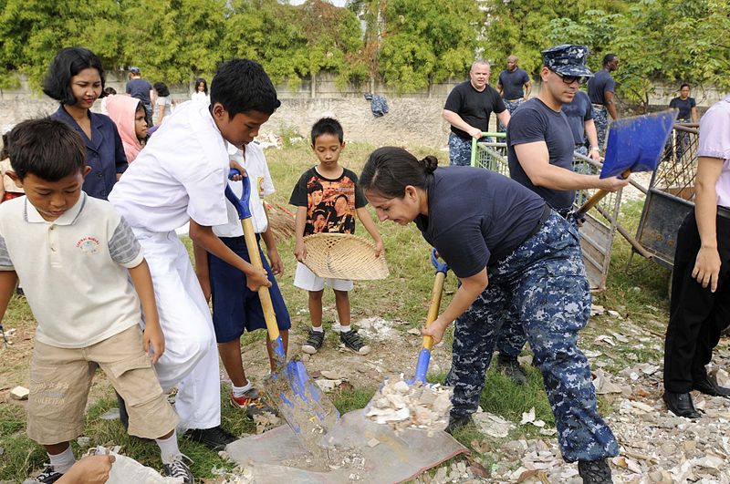 File:Participating in a community service event 120514-N-XG305-751.jpg