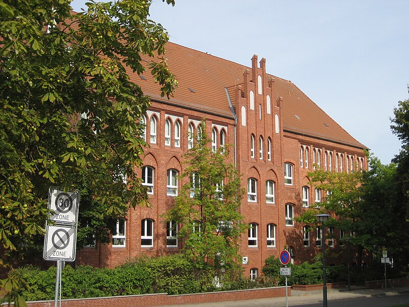 File:Pasewalk-Oskar-Picht-Gymnasium-IMG 1953 04.JPG