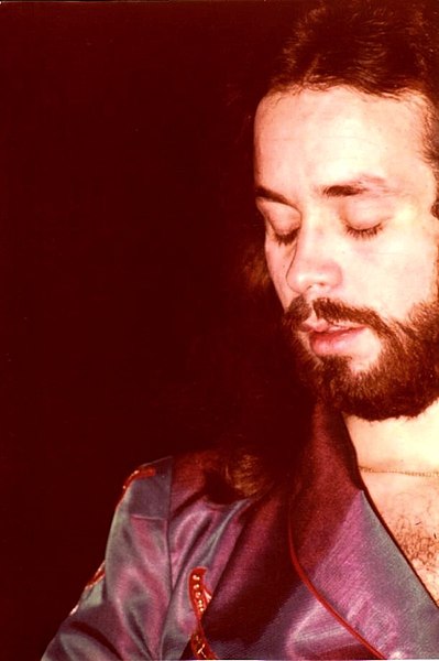 File:Phil-Manzanera 1973.jpg