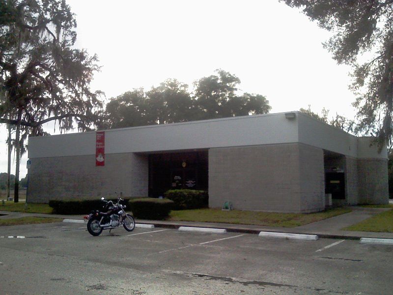 File:Pierson, Florida Town Hall.jpg