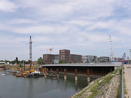 PortmouthDamm Duisburg Innenhafen Dalbenreihe