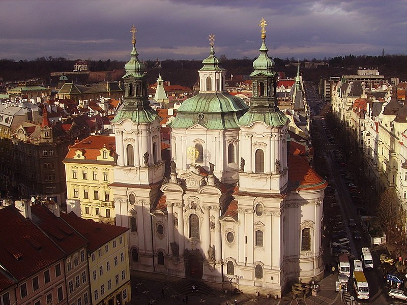 File:Prag Kathedrale St. Nikolaus 5.JPG