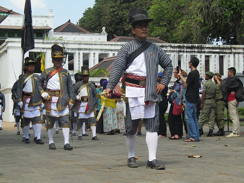 File:Prajurit Mantrijero Grebeg Besar 10 Besar 1951 Dal 1.jpg