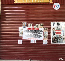 A clothing shop in Bolivia, closed due to the pandemic Prisa en las compras y filas para cobrar bonos, asi viven los bolivianos en la cuarentena.jpg