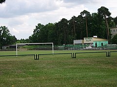 Fragment stadionu miejskiego w Pionkach – widok od Alei Jana Pawła II (czerwiec 2008)