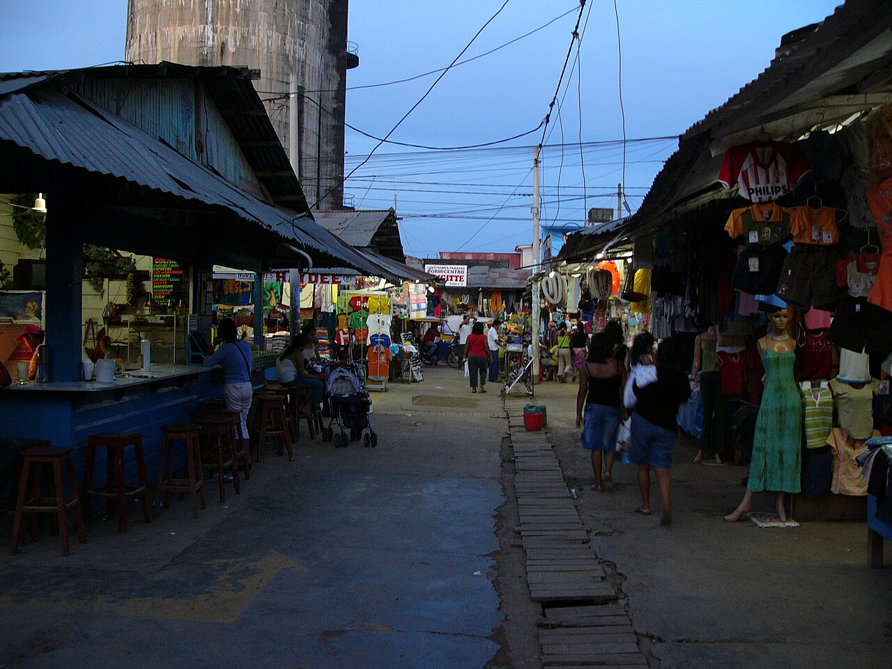 Puerto_Maldonado_at_night