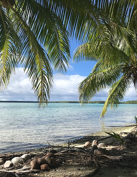 File:Rakahanga lagoon.jpg