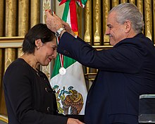 Ana Recio Harvey receives the Ohtli Award in 2015. Reconocimiento Ohtli a Ana Recio Harvey.jpg