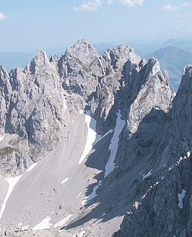 Вид на Regalmspitze (центр) с северо-запада.