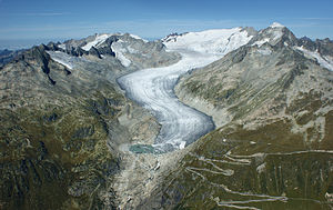 Letecký pohled na ledovec Rhôna v září 2011