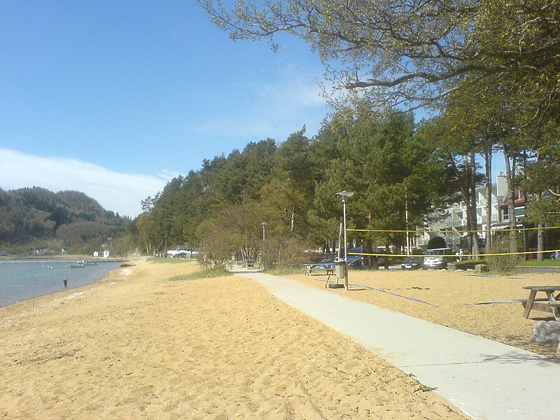 File:Rosfjord beach.JPG