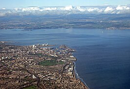 Overzichtsfoto van Leith en de Firth of Forth