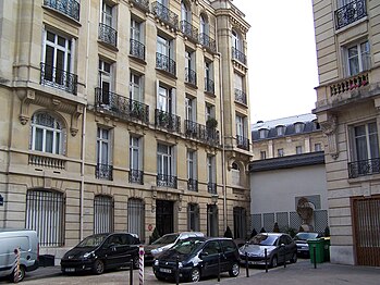 Rue Sébastien-Bottin.