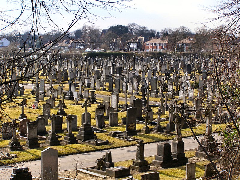 File:Sale Brooklands Cemetery - geograph.org.uk - 1749736.jpg