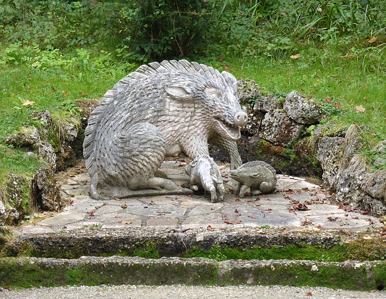 File:Schloss Hellbrunn - Wasserspiele (14).jpg