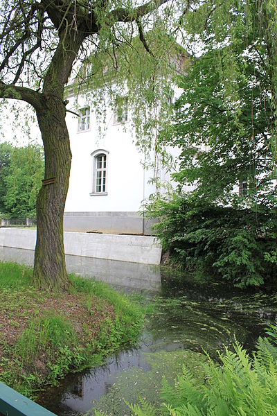 File:Schloss Lindenau Seite Br.JPG