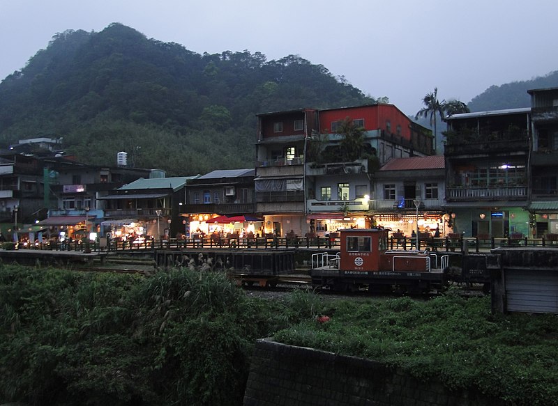 File:Shihfen, Taiwan 01.jpg