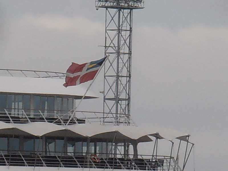 File:Silver Whisper Flag Tallinn 11 July 2013.JPG