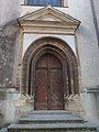Detail portálu kostola