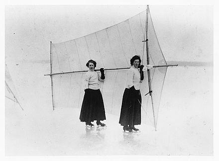 Skate sailing in Sweden, 1905-1915. Skridskosegling pa is. Tva kvinnor i tidens sportklader, langa kjolar och polotrojor - Nordiska Museet - NMA.0052738.jpg