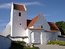 Slots Bjergby Kirke - Церковь - 12 век - Panoramio.jpg