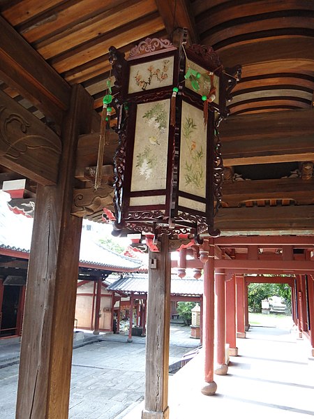 File:Sofukuji temple lamp - panoramio.jpg