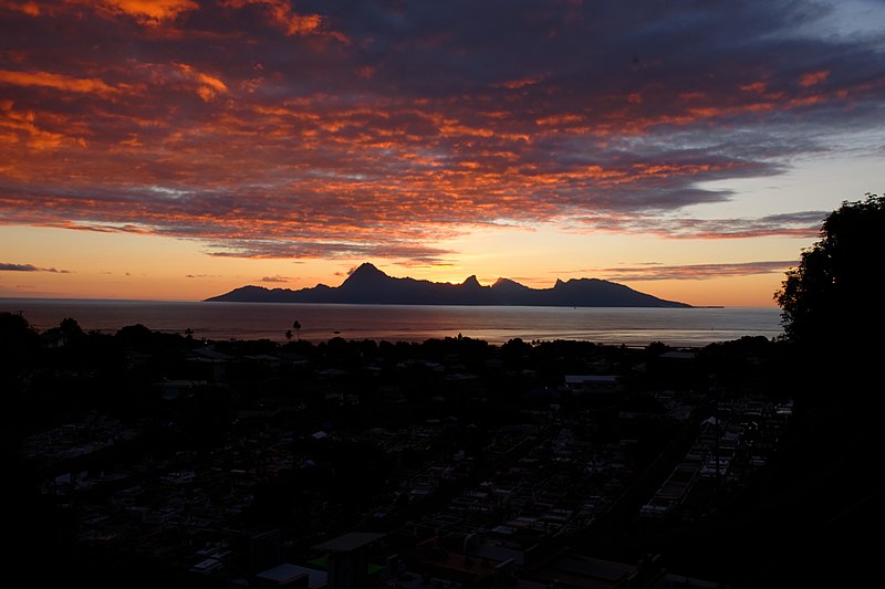 File:Soleil sur Moorea.jpg