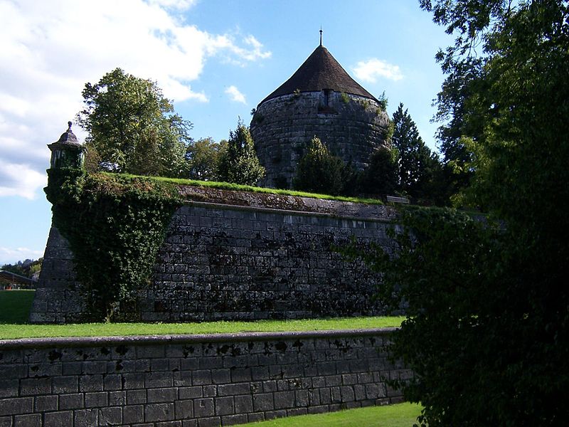 File:Solothurn Bastion mit Riedholzturm.JPG