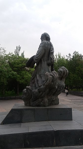 File:Statue of Hovhannes Aivazovsky, Yerevan 16.jpg