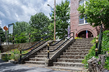 Steps to Sacramento Avenue.jpg