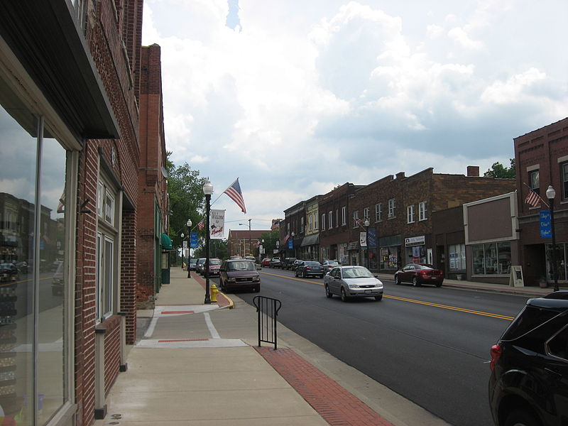 File:Streetside in downtown Lowell.jpg