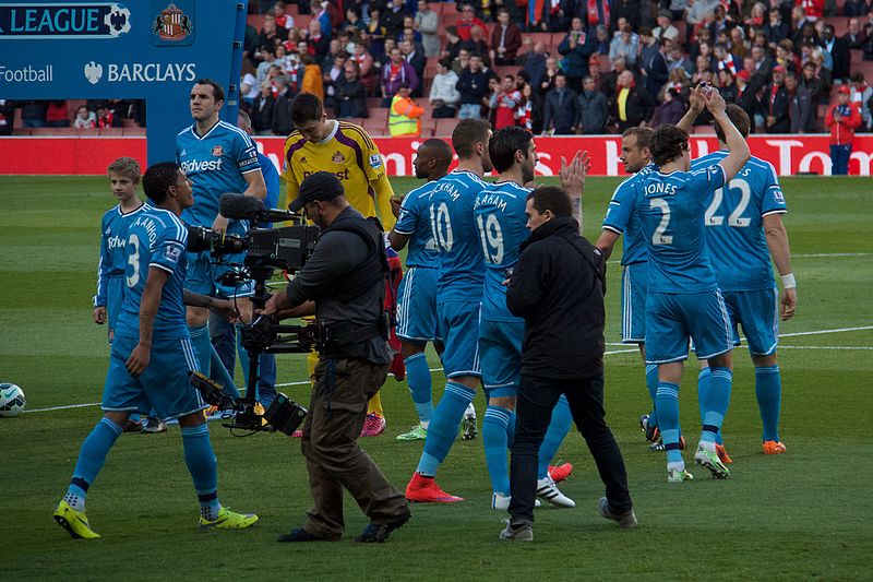 File:Sunderland players lining up 2 (18191681490).jpg