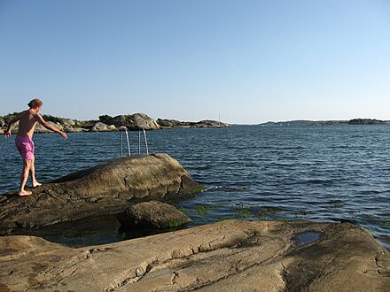 Smooth cliffs, ideal for swimming. Here there is also a ladder. Western coast of Sweden.