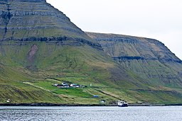 Syðradalur sett från havet.