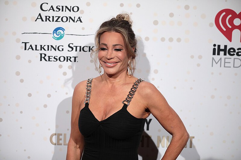 File:Taylor Dayne (52790147974).jpg