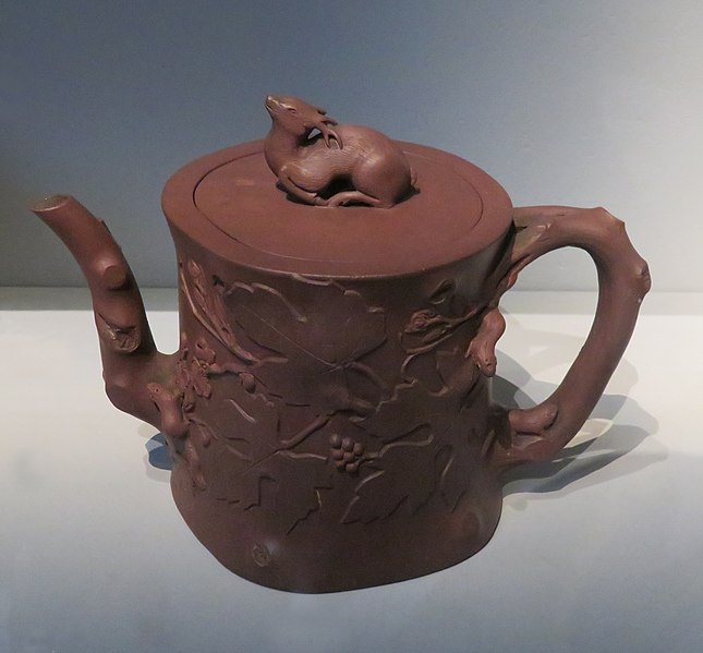 File:Teapot with deer, grapes and squirrels - MG 3618.jpg